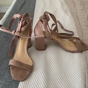 Lulu’s pink suede heels